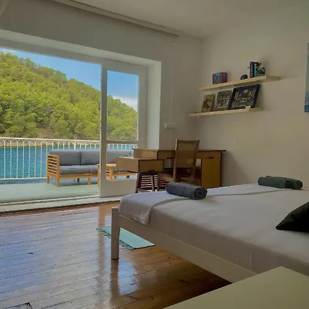Apartment Robinson Crusoe Eco Bay Hvar Town