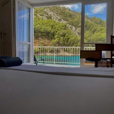 Apartment Robinson Crusoe Eco Bay Hvar Town